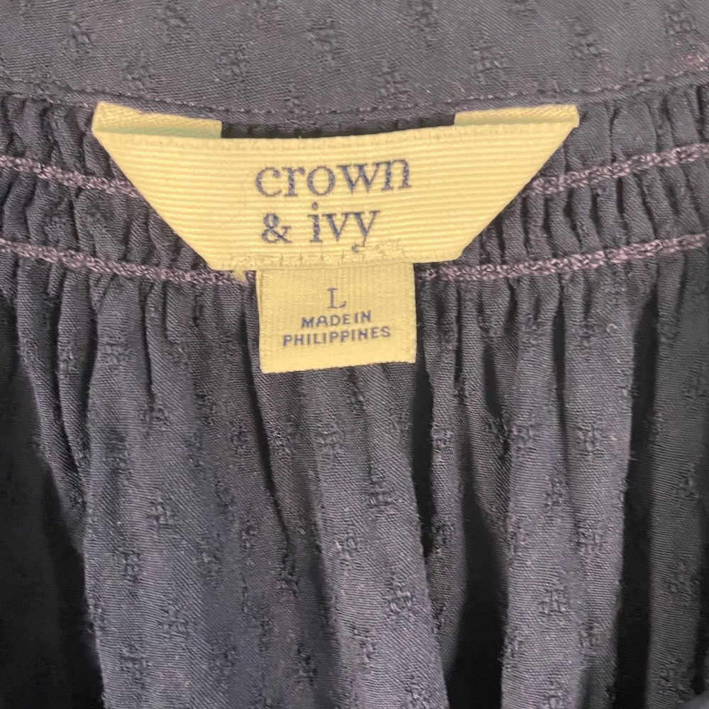 Crown & Ivy Women's Blue Top V-Neck Size L 3/4 Sleeves Career Office Casual - Picture 3 of 9
